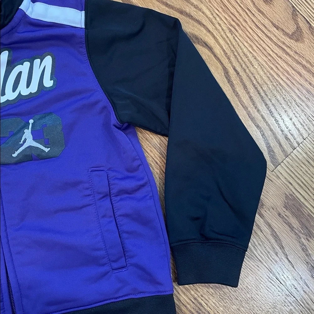 Girl’s Jordan Dri-Fit Zip Up Jacket/Coat. Size 4T. Excellent Condition.